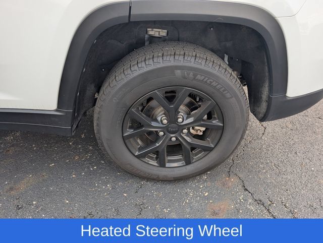 Used 2025 Jeep Grand Cherokee Altitude AWD/4WD image 23