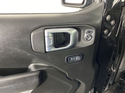 Used 2022 Jeep Gladiator Mojave AWD/4WD image 13