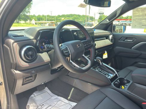 New 2025 Chevrolet Colorado Z71 w/ Technology Package AWD/4WD image 17