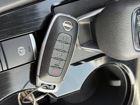 Used 2025 Nissan Rogue SV FWD image 14
