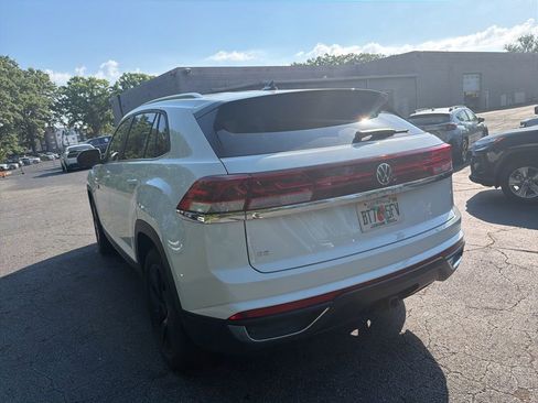 Used 2025 Volkswagen Atlas Cross Sport SE FWD image 7
