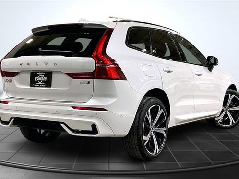 Certified 2023 Volvo XC60 B5 Ultimate w/ Climate Package image 3