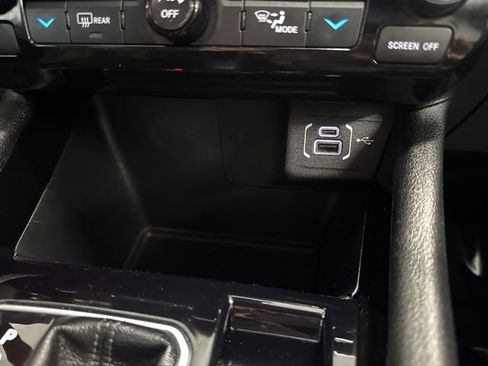 Used 2025 Jeep Compass Limited image 40