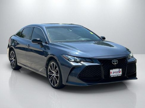 Used 2019 Toyota Avalon XSE FWD image 3