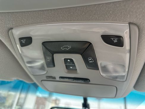 Used 2014 Toyota Sienna XLE image 35