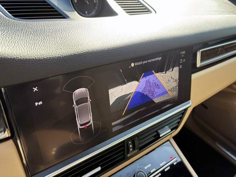 Certified 2022 Porsche Cayenne Platinum Edition image 36