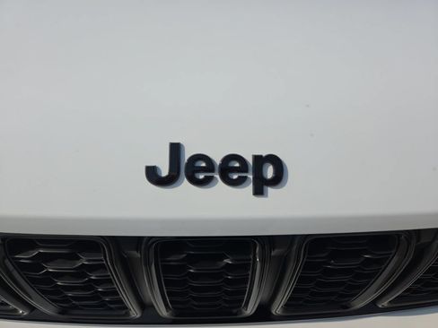 Used 2023 Jeep Grand Cherokee L Laredo AWD/4WD image 33