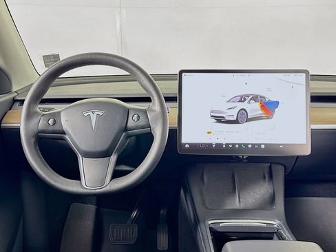 Used 2022 Tesla Model Y Long Range AWD/4WD image 10