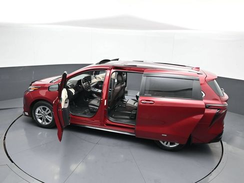 Used 2021 Toyota Sienna Platinum AWD/4WD image 45