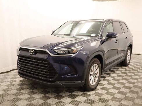 Used 2025 Toyota Grand Highlander FWD image 1