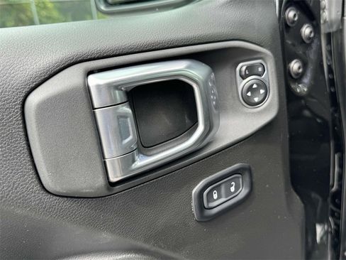 Used 2025 Jeep Gladiator Sport image 27