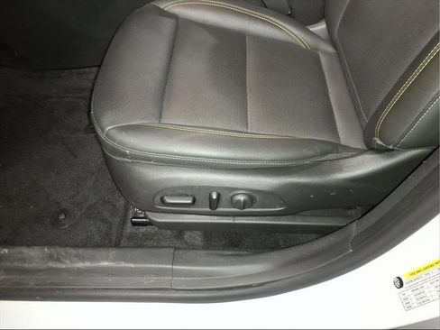 Certified 2024 Chevrolet Trax ACTIV w/ Sunroof Package image 9