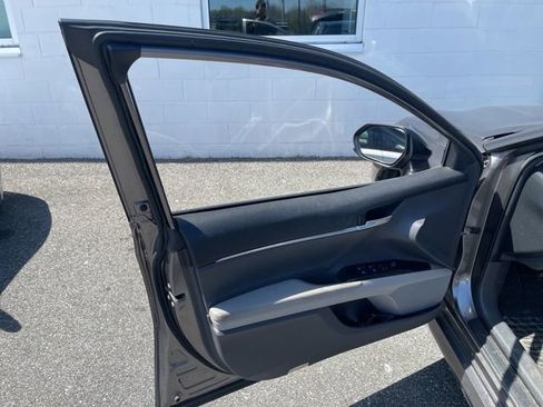 Used 2018 Toyota Camry LE image 13