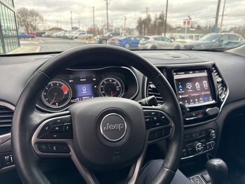 Used 2019 Jeep Cherokee Limited image 22