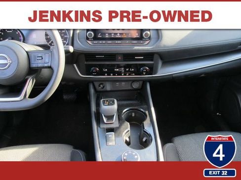 Used 2024 Nissan Rogue SV AWD/4WD image 18
