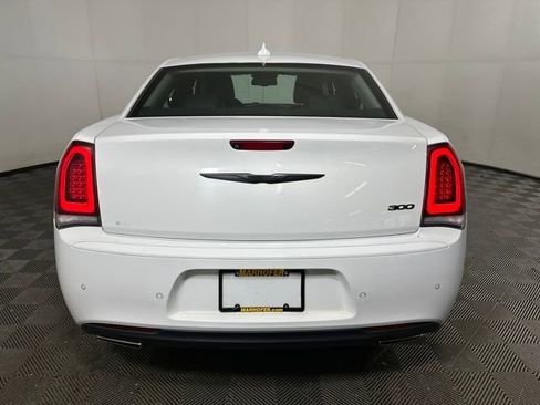 Used 2022 Chrysler 300 Touring L image 4