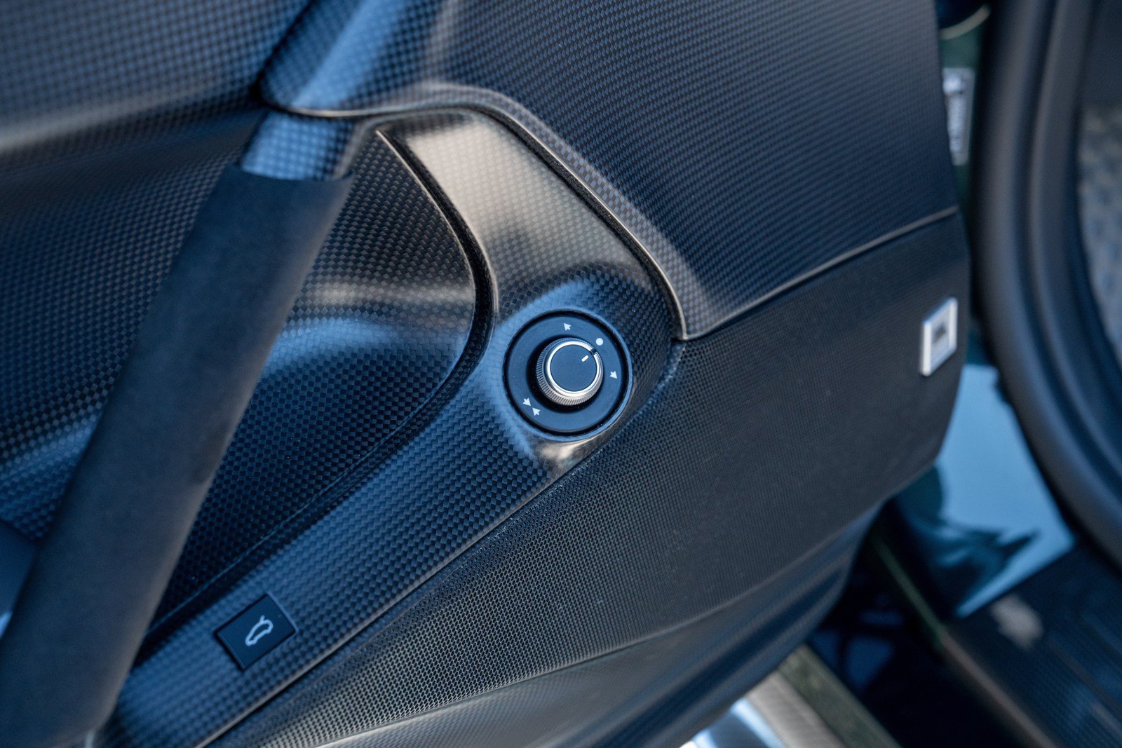 Used 2022 Ferrari 812 Competizione RWD image 30