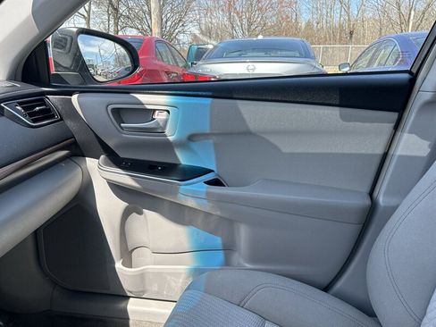 Used 2016 Toyota Camry LE FWD image 12