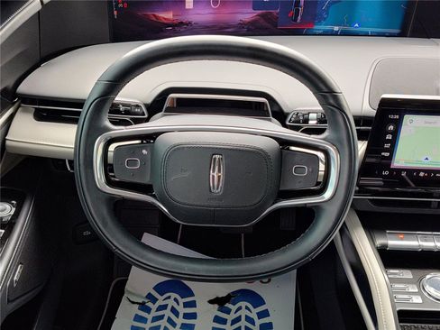 Used 2025 Lincoln Nautilus Reserve AWD/4WD image 19