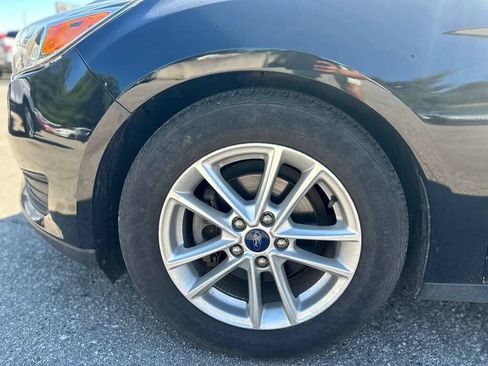 Used 2017 Ford Focus SE FWD image 9