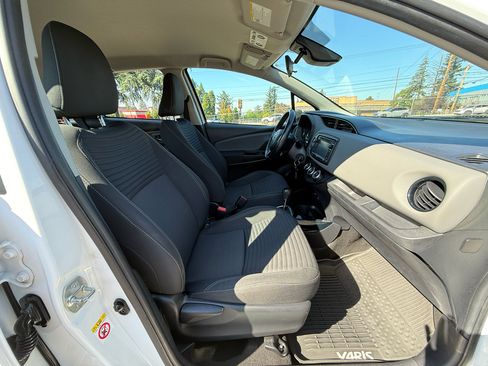 Used 2017 Toyota Yaris SE image 18