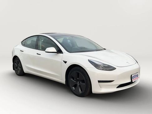 Used 2023 Tesla Model 3 Standard Range image 1