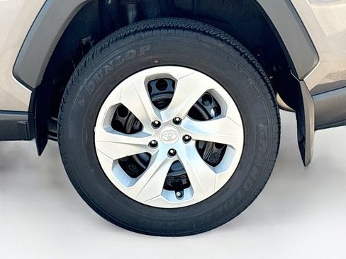Used 2023 Toyota RAV4 LE AWD/4WD image 30