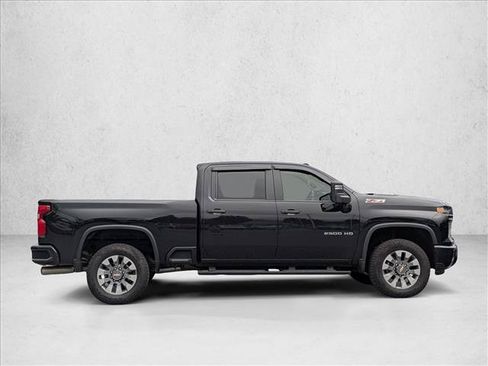 Used 2025 Chevrolet Silverado 2500 Custom w/ Custom Value Package AWD/4WD image 4