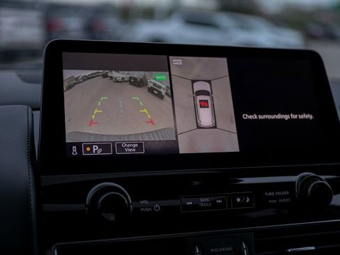 Used 2024 Nissan Armada SL w/ Captain's Chairs Package image 18