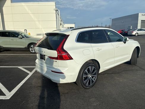 Used 2022 Volvo XC60 B5 Momentum w/ Advanced Package image 3
