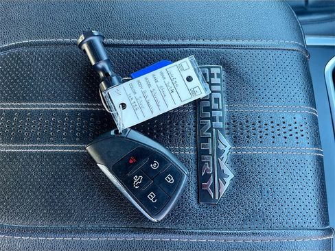 Used 2024 Chevrolet Silverado 2500 High Country w/ High Country Premium Package image 32