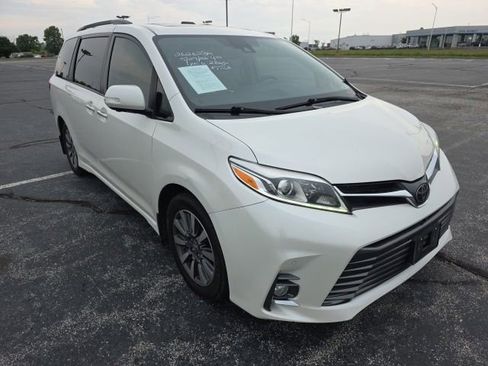 Used 2020 Toyota Sienna Limited Premium FWD image 7