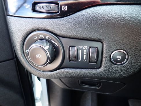 Used 2023 Jeep Cherokee Altitude Lux AWD/4WD image 16
