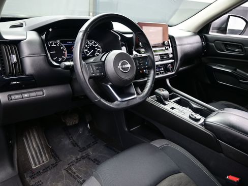 Used 2023 Nissan Pathfinder SV AWD/4WD image 13