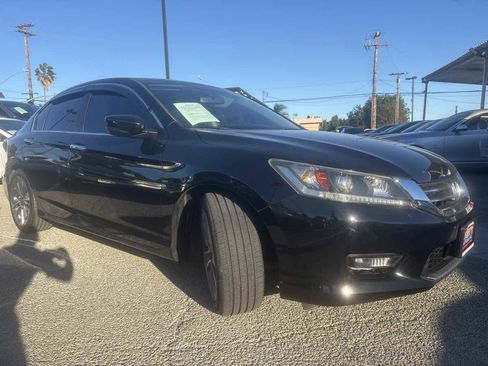 Used 2015 Honda Accord Sport image 2