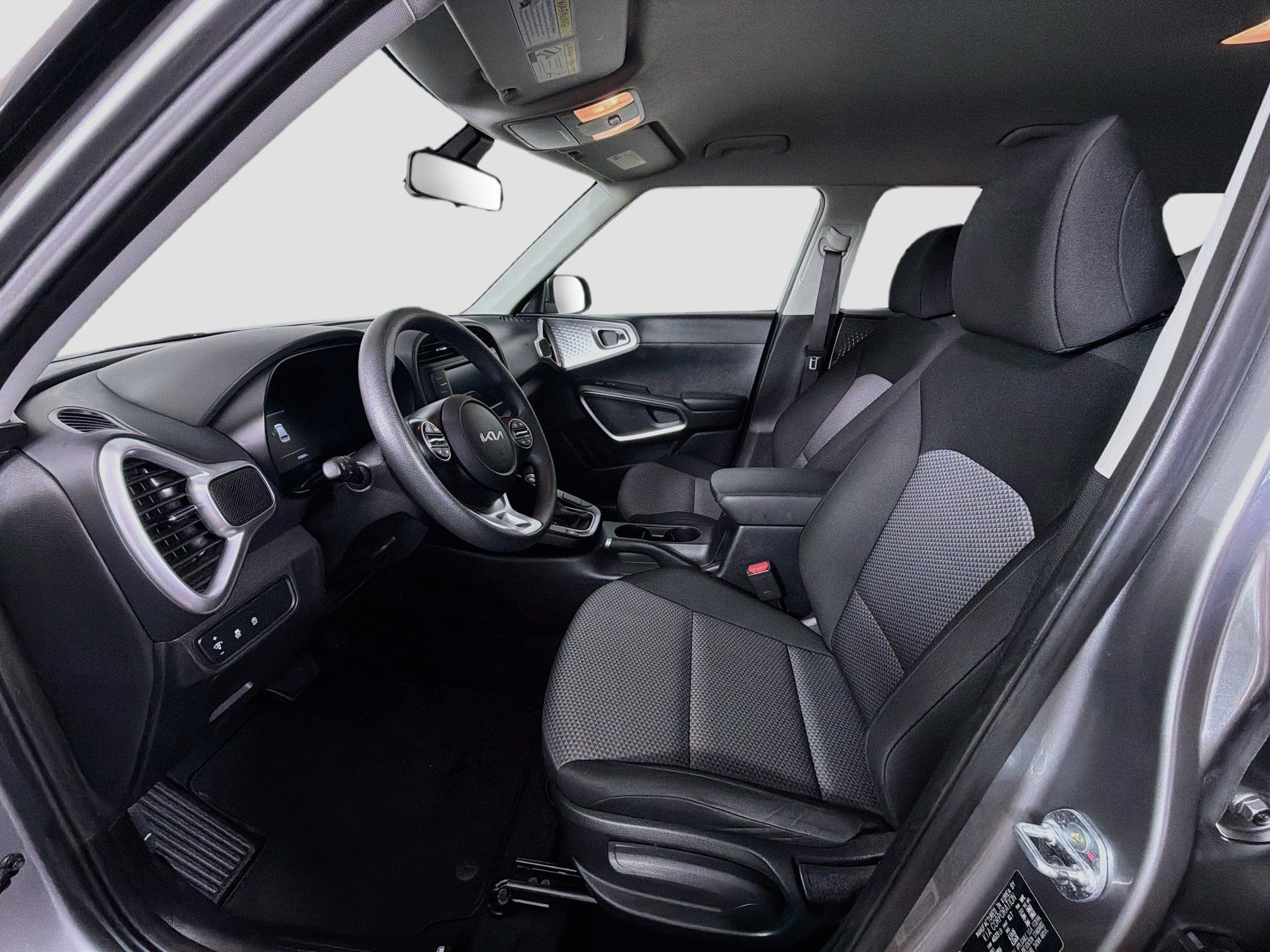 Used 2025 Kia Soul LX w/ LX Technology Package FWD image 13