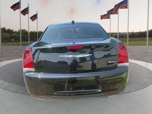Used 2019 Chrysler 300 S RWD image 4
