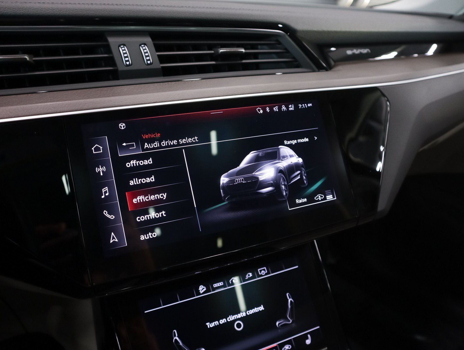 Used 2024 Audi Q8 e-tron Premium AWD/4WD image 25