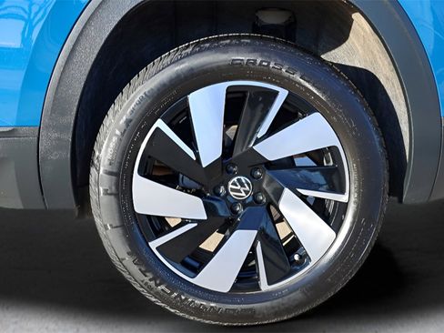 Used 2025 Volkswagen Atlas Cross Sport SE image 31