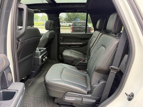Used 2022 Ford Expedition Platinum AWD/4WD image 9