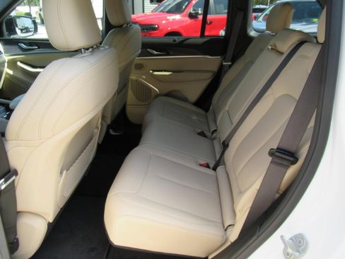 Certified 2025 Jeep Grand Cherokee Limited w/ Luxury Tech Group II AWD/4WD image 39