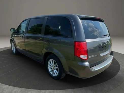 Used 2018 Dodge Grand Caravan SE w/ UConnect Hands-Free Group FWD image 4