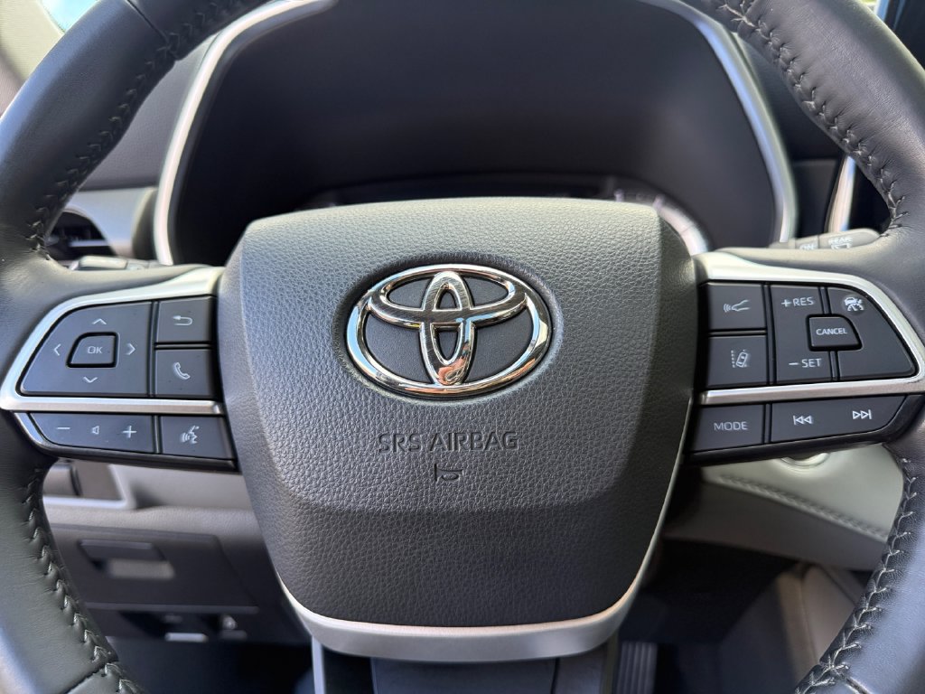 Used 2022 Toyota Highlander XLE AWD/4WD image 20
