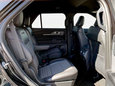 Used 2025 Ford Explorer ST-Line AWD/4WD image 31