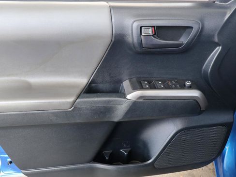 Used 2016 Toyota Tacoma SR5 RWD image 34