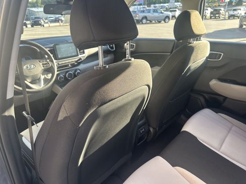 Used 2025 Hyundai Venue SEL FWD image 21