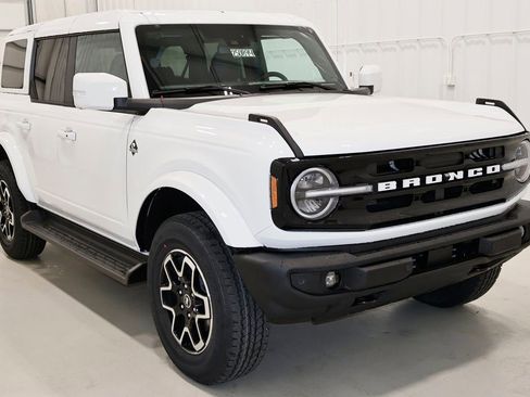 New 2025 Ford Bronco Outer Banks image 2