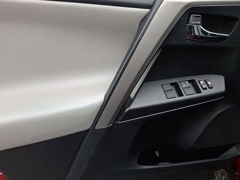 Used 2018 Toyota RAV4 XLE image 12