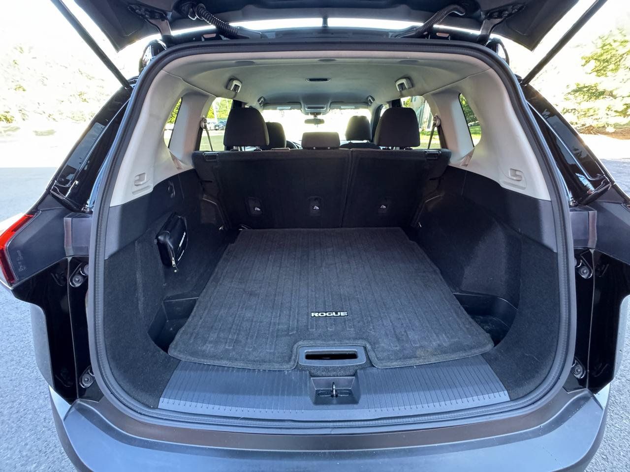 Used 2021 Nissan Rogue S AWD/4WD image 10