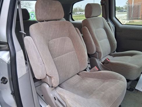 Used 2005 Kia Sedona EX FWD image 11